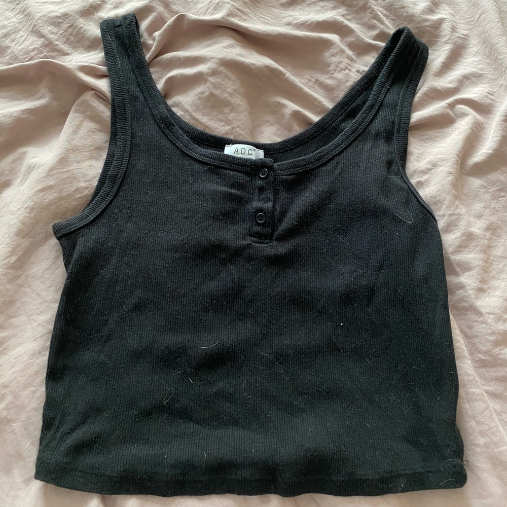 Black cropped tank